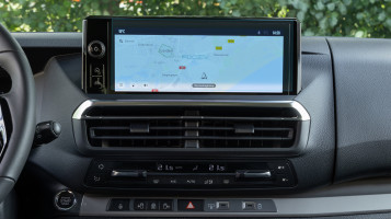 Ochronne szkło Pixsel na monitor TOYOTA PROACE - 11“ 2024 -