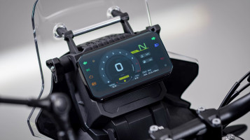 Ochronne szkło Pixsel na moto prędkościomierz CFMOTO 450MT 6.8“