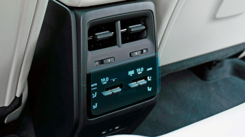 Ochronne szkło Pixsel na panel klimatyzacji tylnej PORSCHE MACAN - 7.7“ 2024 -