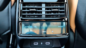 Ochronne szkło  na panel klimatyzacji GEELY MONJARO - 6“ 2023 -