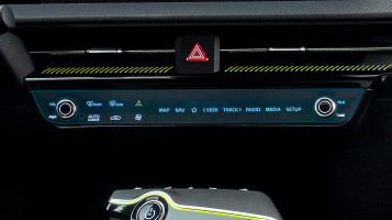 Ochronne szkło Pixsel na panel klimatyzacji KIA EV6 - 14“ 2022 -