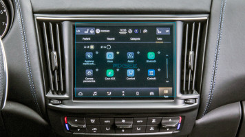 Ochronne szkło Pixsel na monitor MASERATI LEVANTE - 8.5“ 2020 - 2024