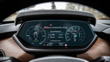 Ochronne szkło Pixsel na deskę rozdzielczą AUDI E-TRON GT - 14.4“ 2021 - 2024