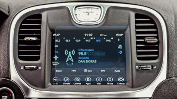 Ochronne szkło Pixsel na monitor CHRYSLER 300 - 8.1“ 2014 - 2020