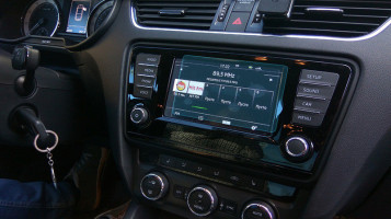 Ochronne szkło Pixsel na monitor SKODA OCTAVIA - 6.4“ 2013 - 2016