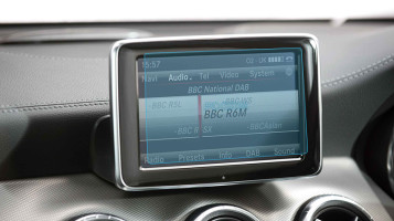 Ochronne szkło Pixsel na monitor MERCEDES BENZ CLA-CLASS - 6.9“ 2013 - 2016