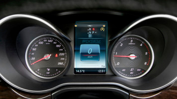 Ochronne szkło Pixsel na deskę rozdzielczą MERCEDES BENZ V-CLASS - 5.5“ 2014 - 2023