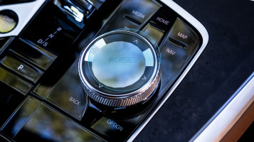Ochronne szkło Pixsel na wybierak BMW X5 - 2.7“ 2023 - (G05, F95)